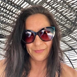 Meet your Posher, Sharon